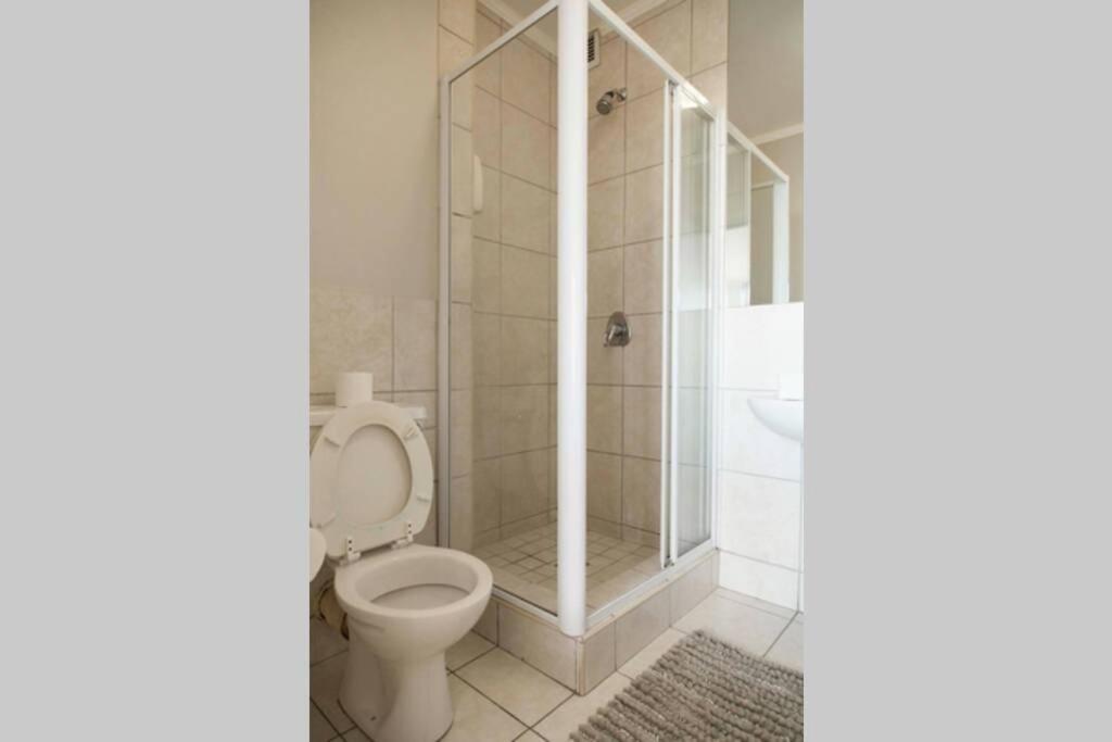 Four Seasons Apartments Cape Town Bagian luar foto
